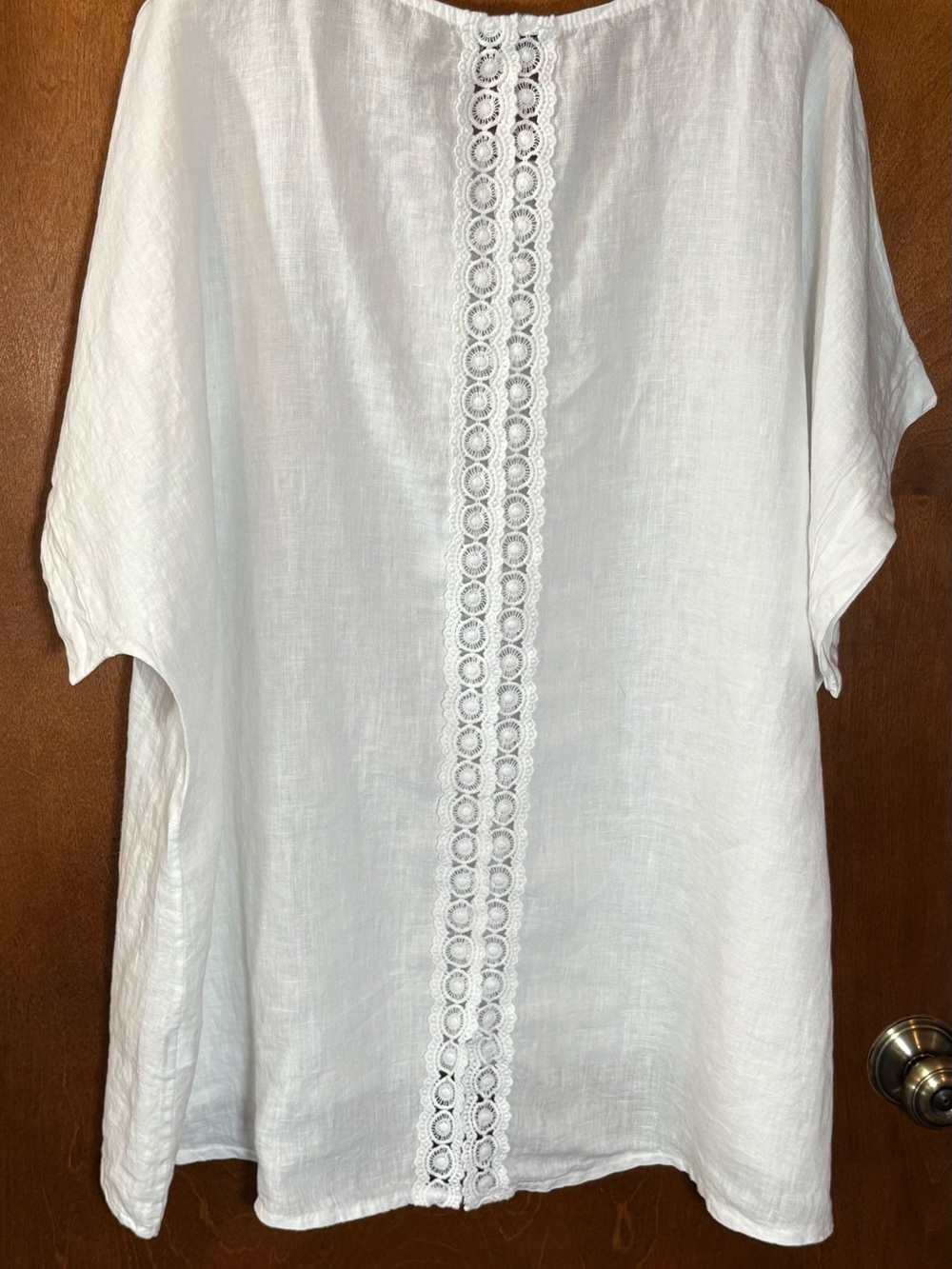 Relaxed White Linen Tunic with Crochet Back Detail - Picture 2 of 4